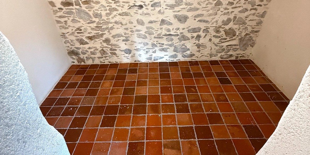 REVÊTEMENTS DE SOLS ET MURS : DES FINITIONS SOIGNÉES POUR UN INTÉRIEUR UNIQUE